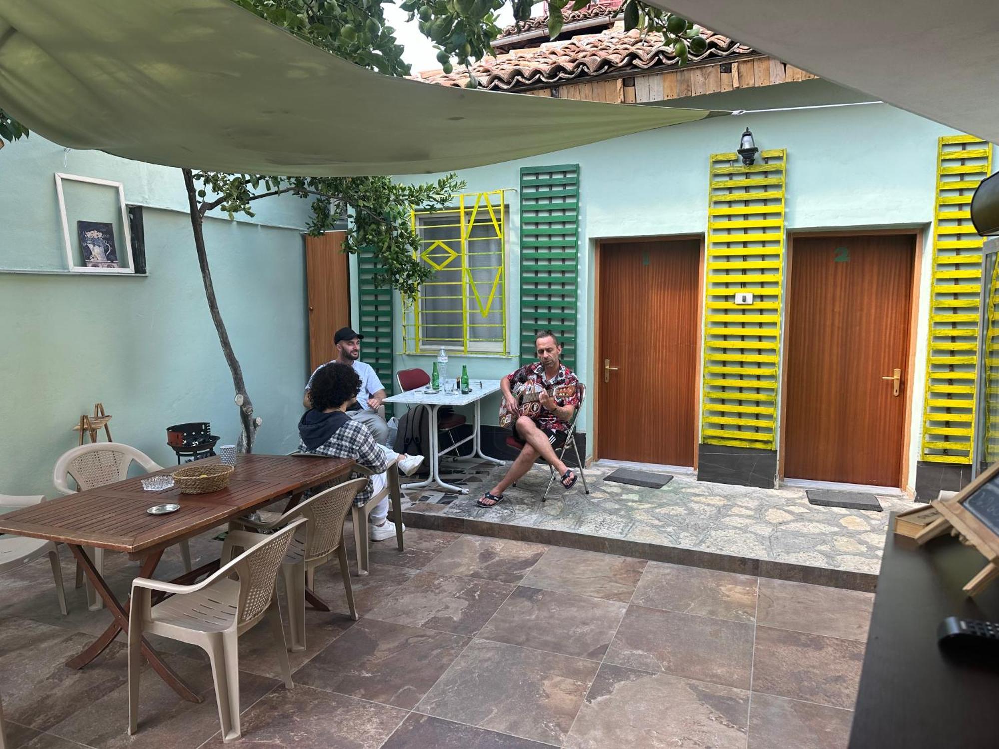 Tirana Lemon Breeze Hostel Eksteriør billede